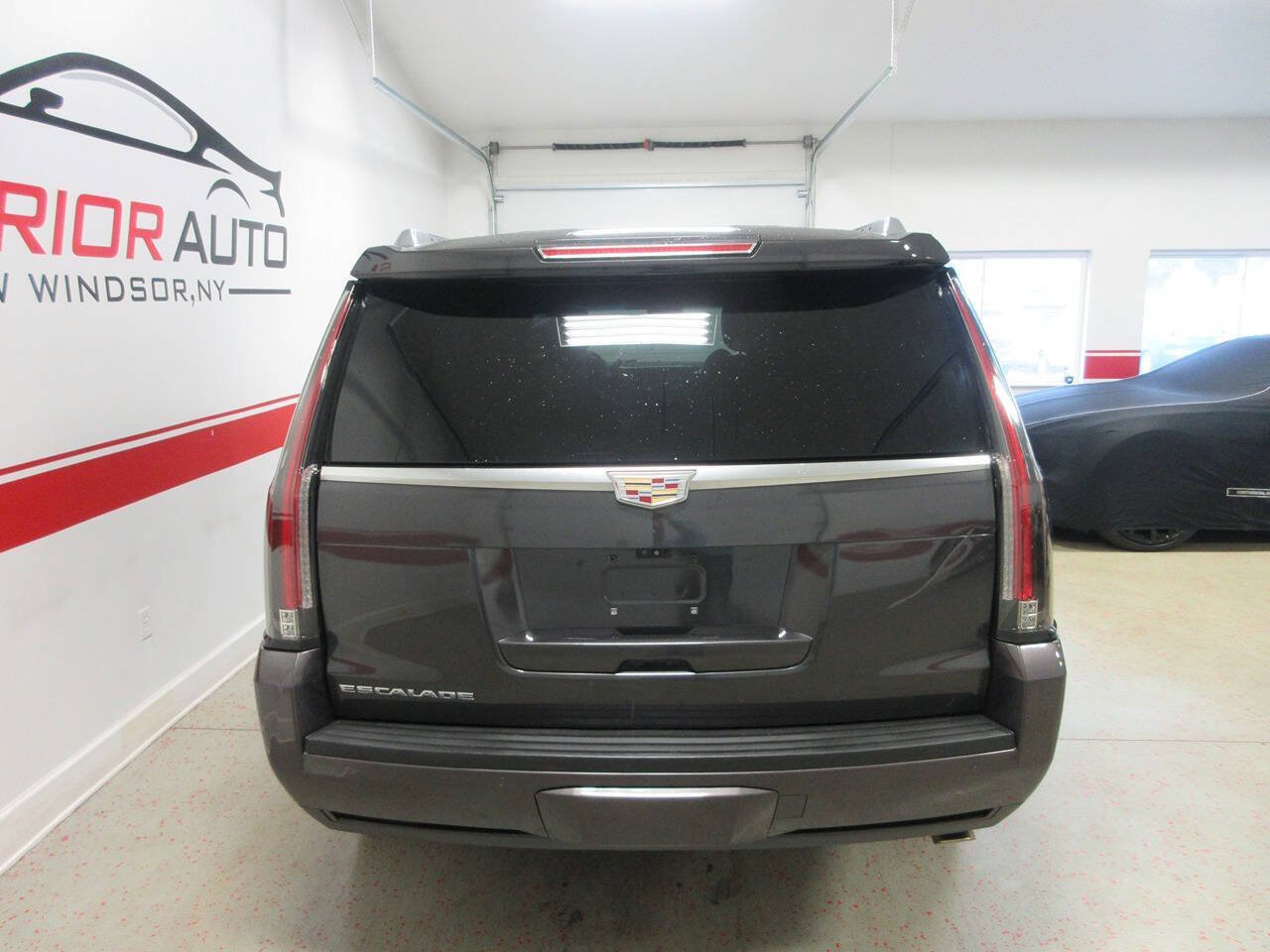 Used 2017 Cadillac Escalade Luxury AWD/4WD image 13