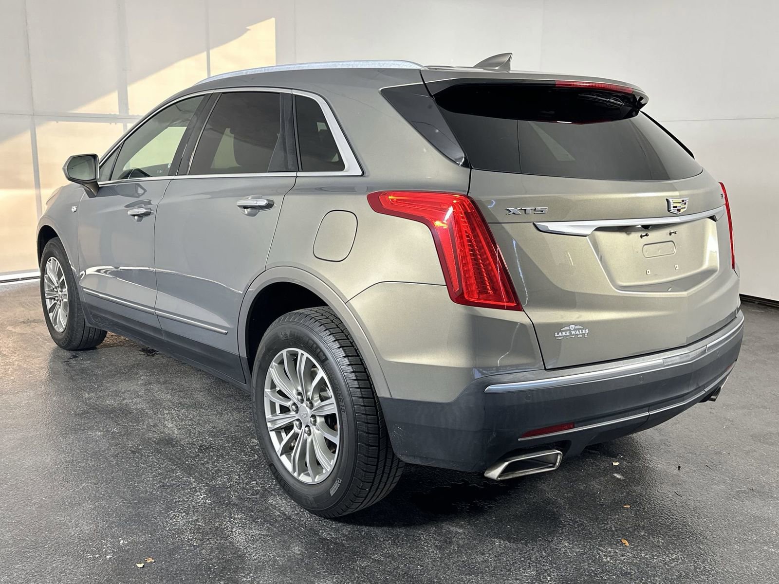 Used 2018 Cadillac XT5 Luxury w/ LPO, Wheel Lock Package image 6