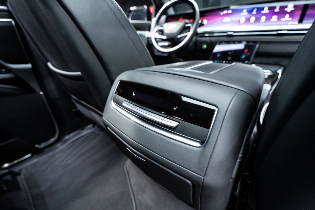 Used 2025 Cadillac Escalade ESV Premium Luxury RWD image 37
