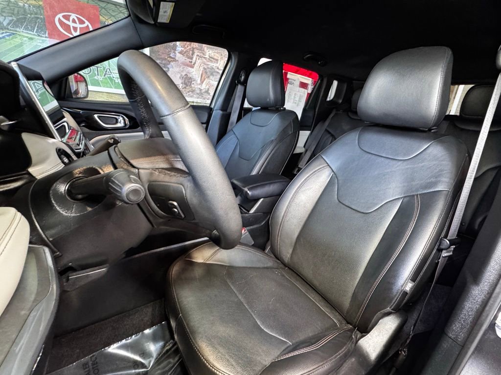 Used 2023 Jeep Compass Limited image 19