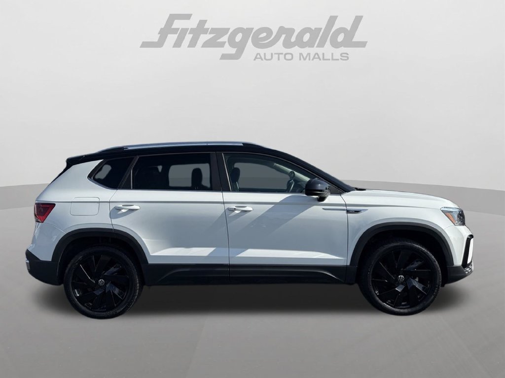 Used 2024 Volkswagen Taos SE AWD/4WD image 5