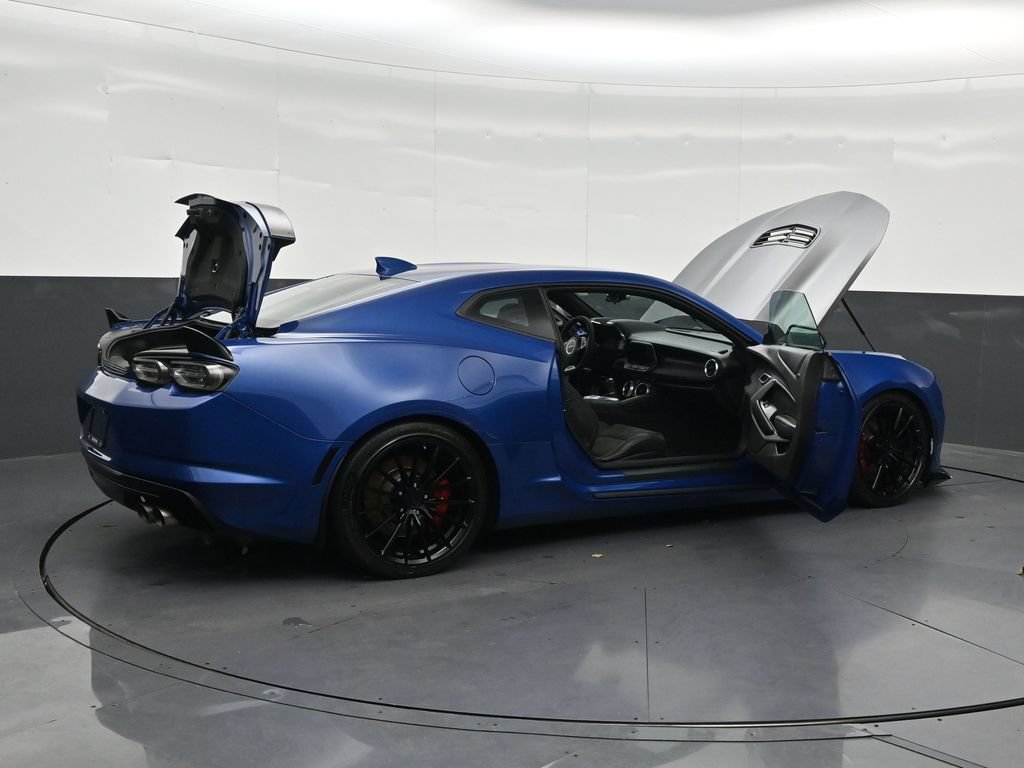 Used 2020 Chevrolet Camaro SS RWD image 31