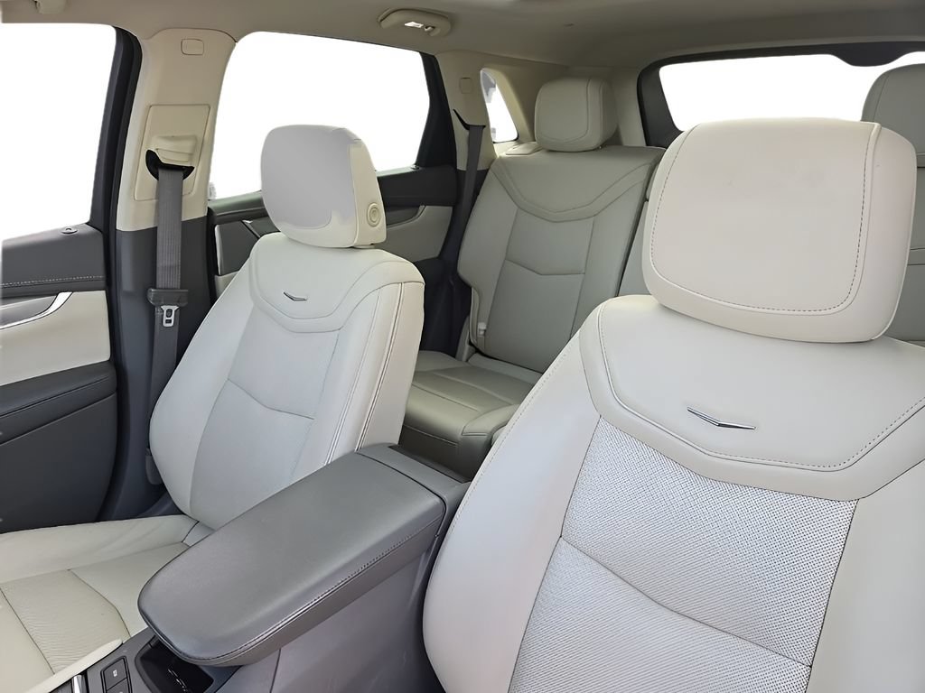 Used 2022 Cadillac XT5 Premium Luxury w/ Technology Package AWD/4WD image 11