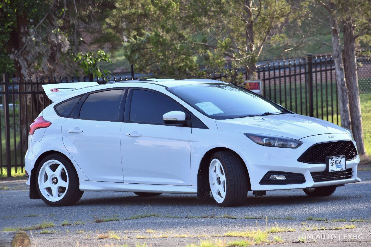 Used 2015 Ford Focus ST w/ Equipment Group 402A FWD image 4