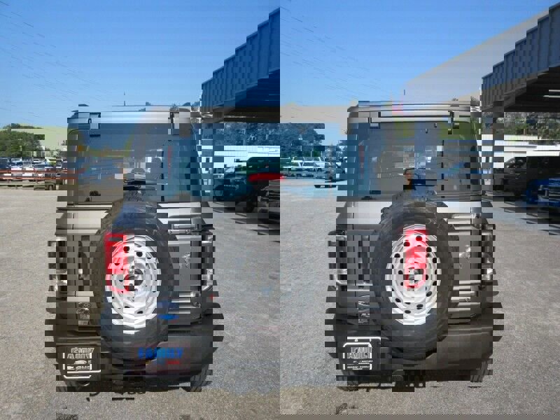 New 2025 Ford Bronco 4-Door image 4