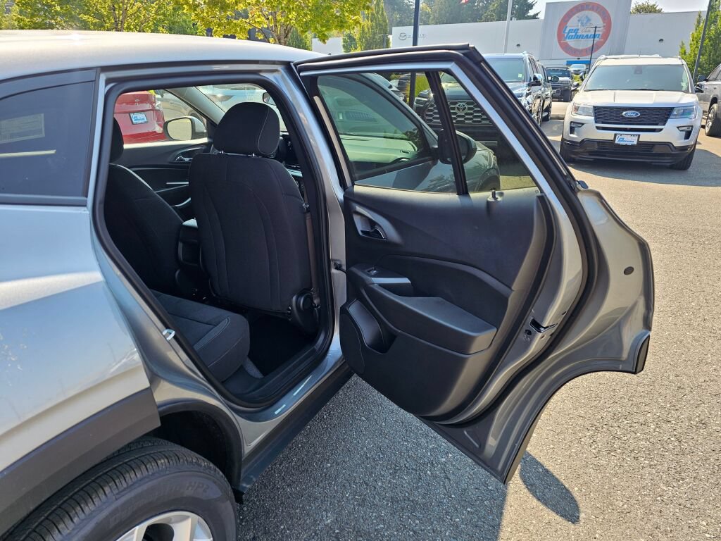 New 2026 Chevrolet Trax LS w/ LS Convenience Package FWD image 25