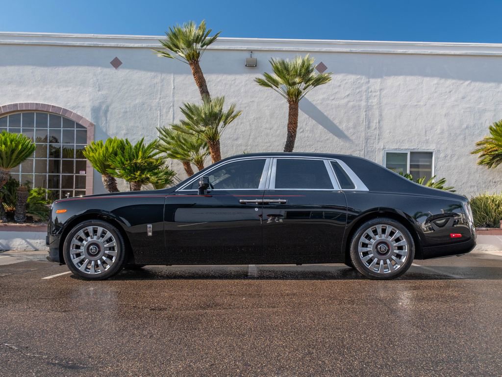Used 2019 Rolls-Royce Phantom Sedan image 3