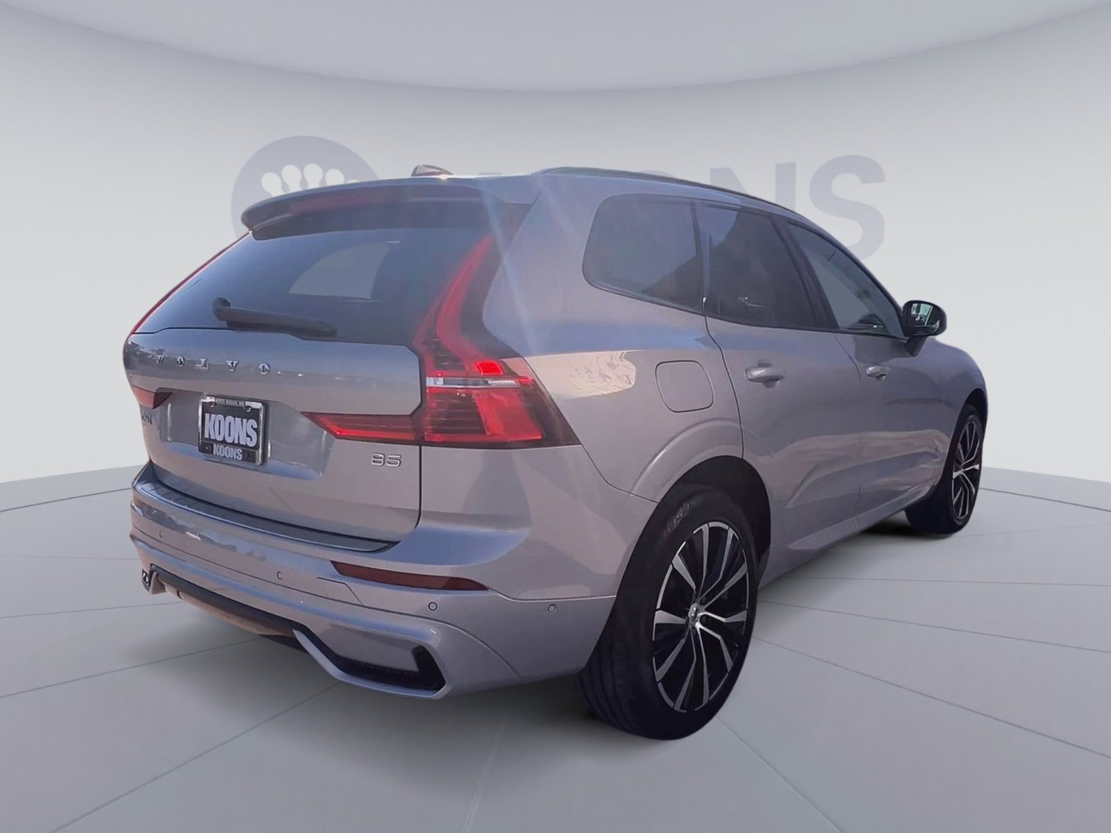 Used 2023 Volvo XC60 B5 Plus w/ Climate Package image 11
