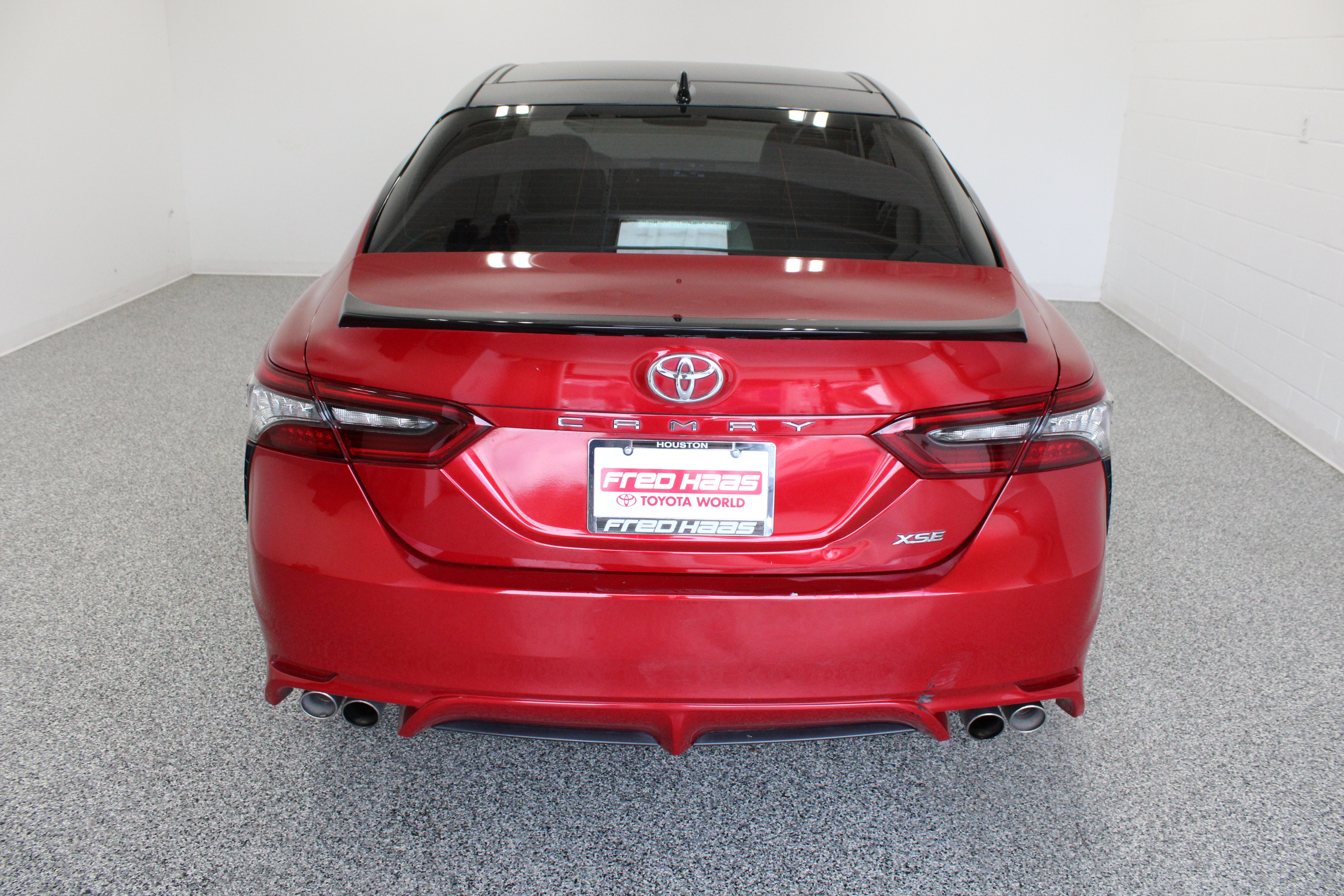 Used 2022 Toyota Camry XSE FWD image 8