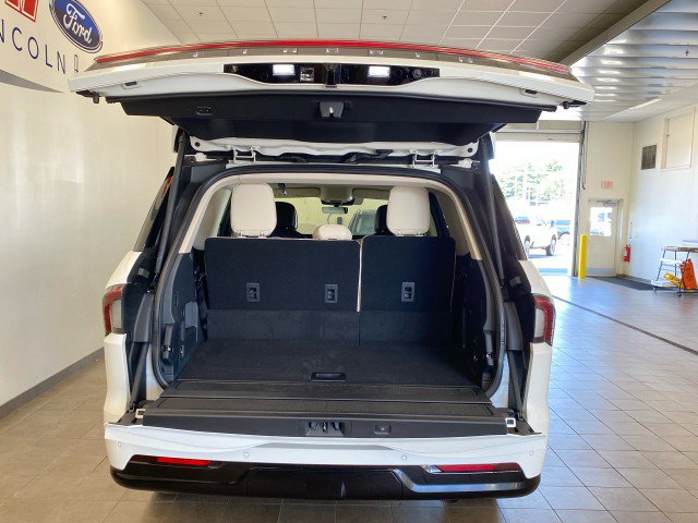 New 2027 Lincoln Navigator Premiere AWD/4WD image 9
