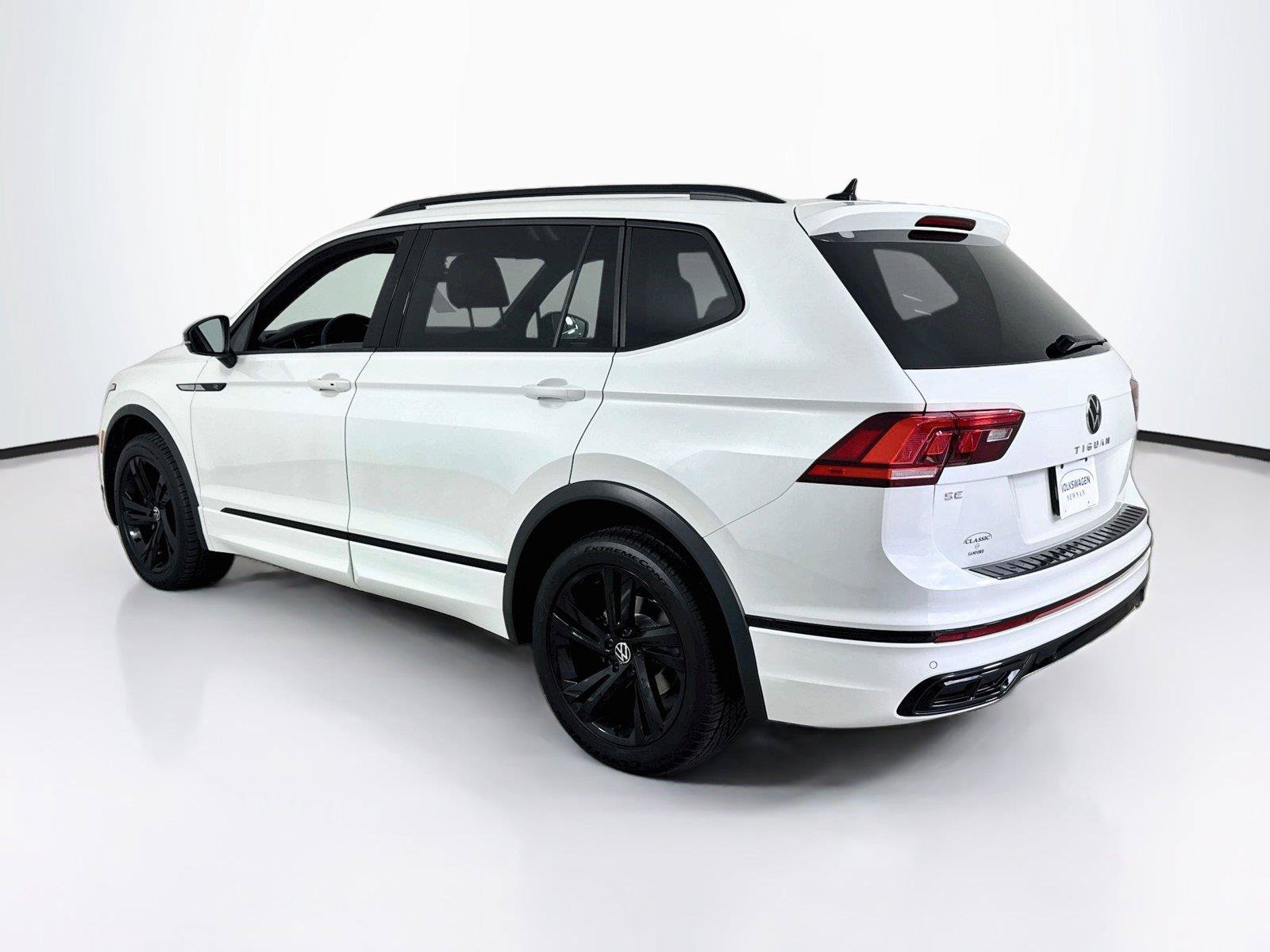 Certified 2023 Volkswagen Tiguan SE R-Line FWD image 7