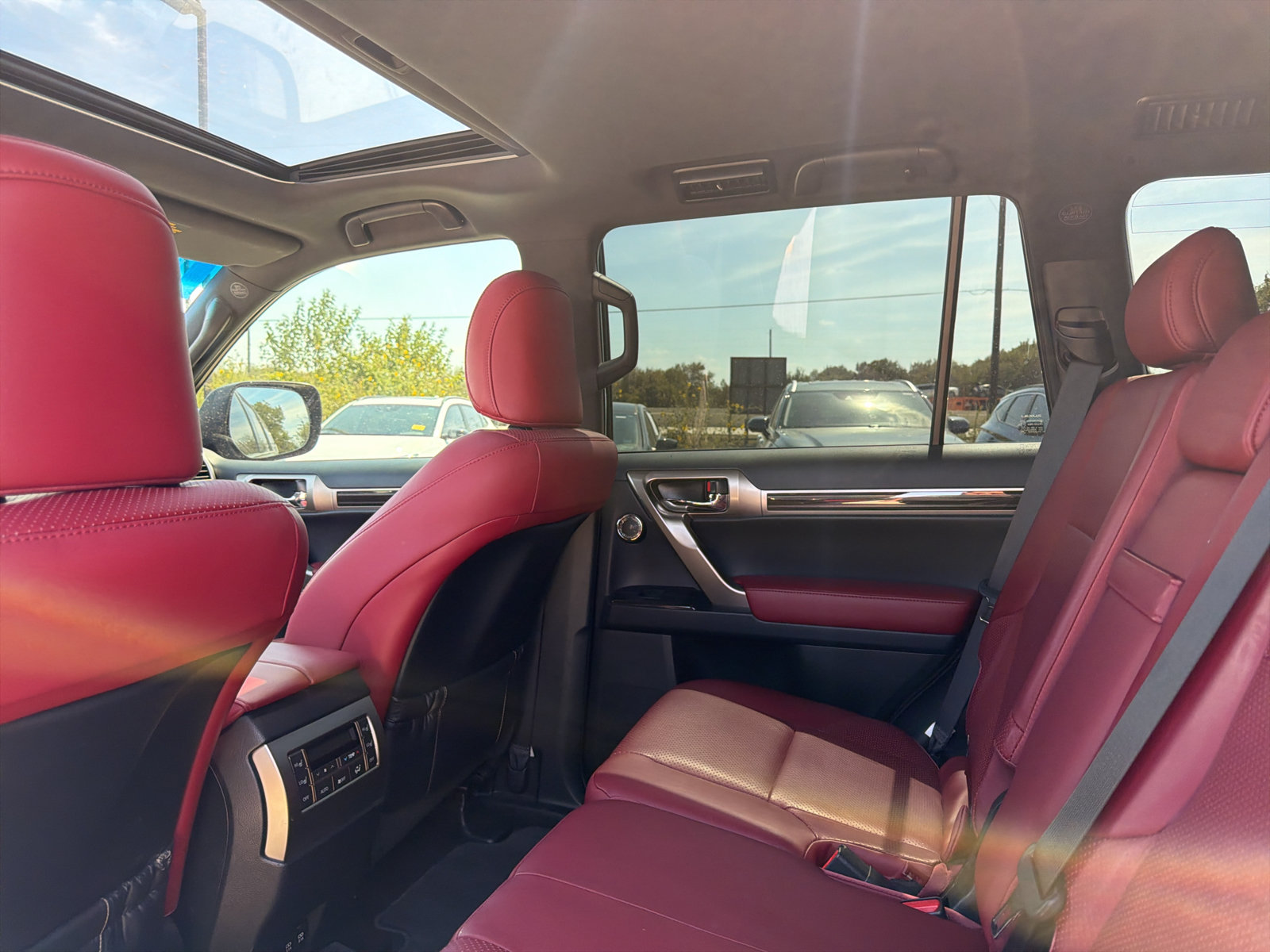 Used 2020 Lexus GX 460 Luxury w/ Accessory Package AWD/4WD image 25