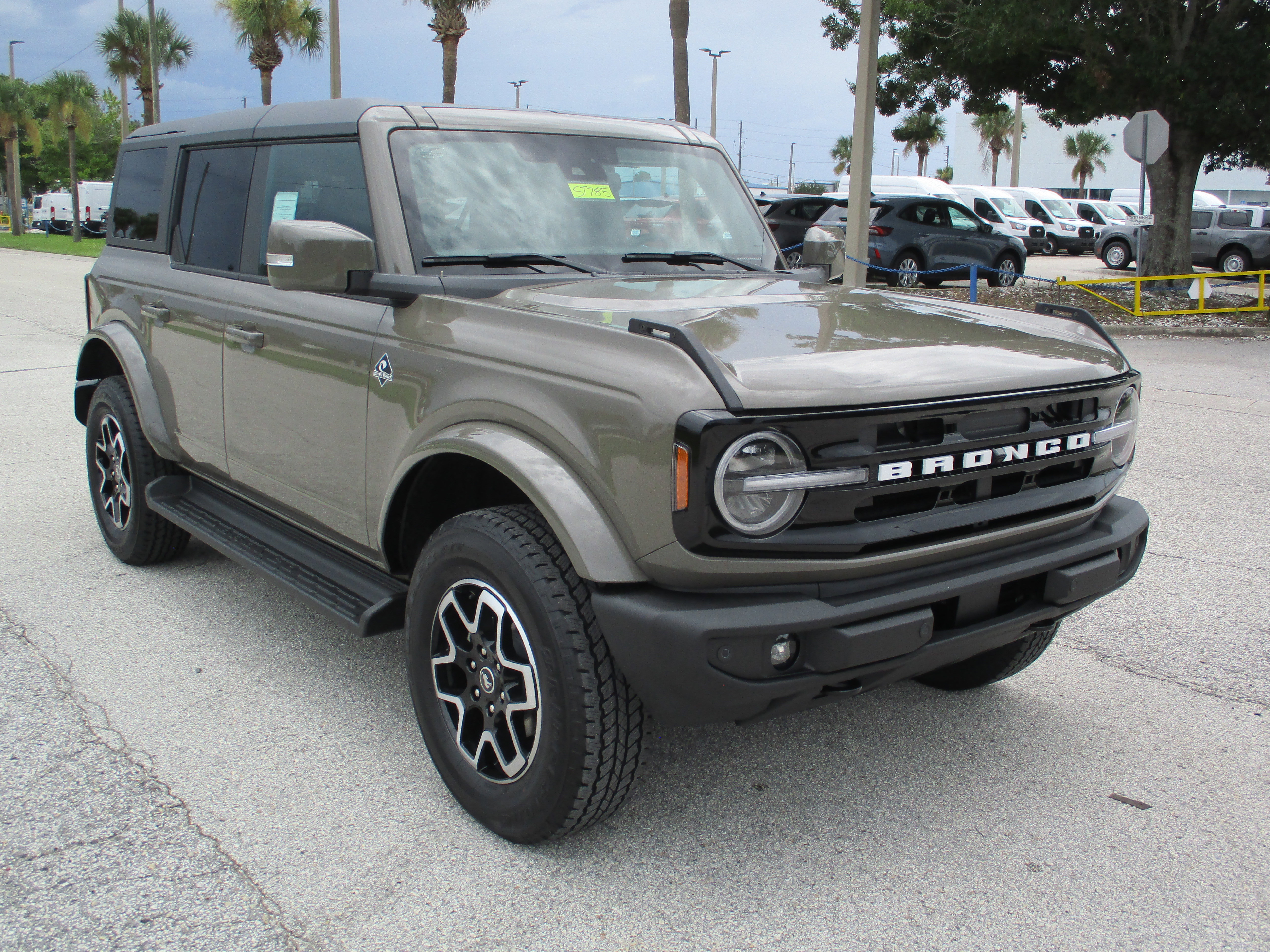New 2025 Ford Bronco Outer Banks