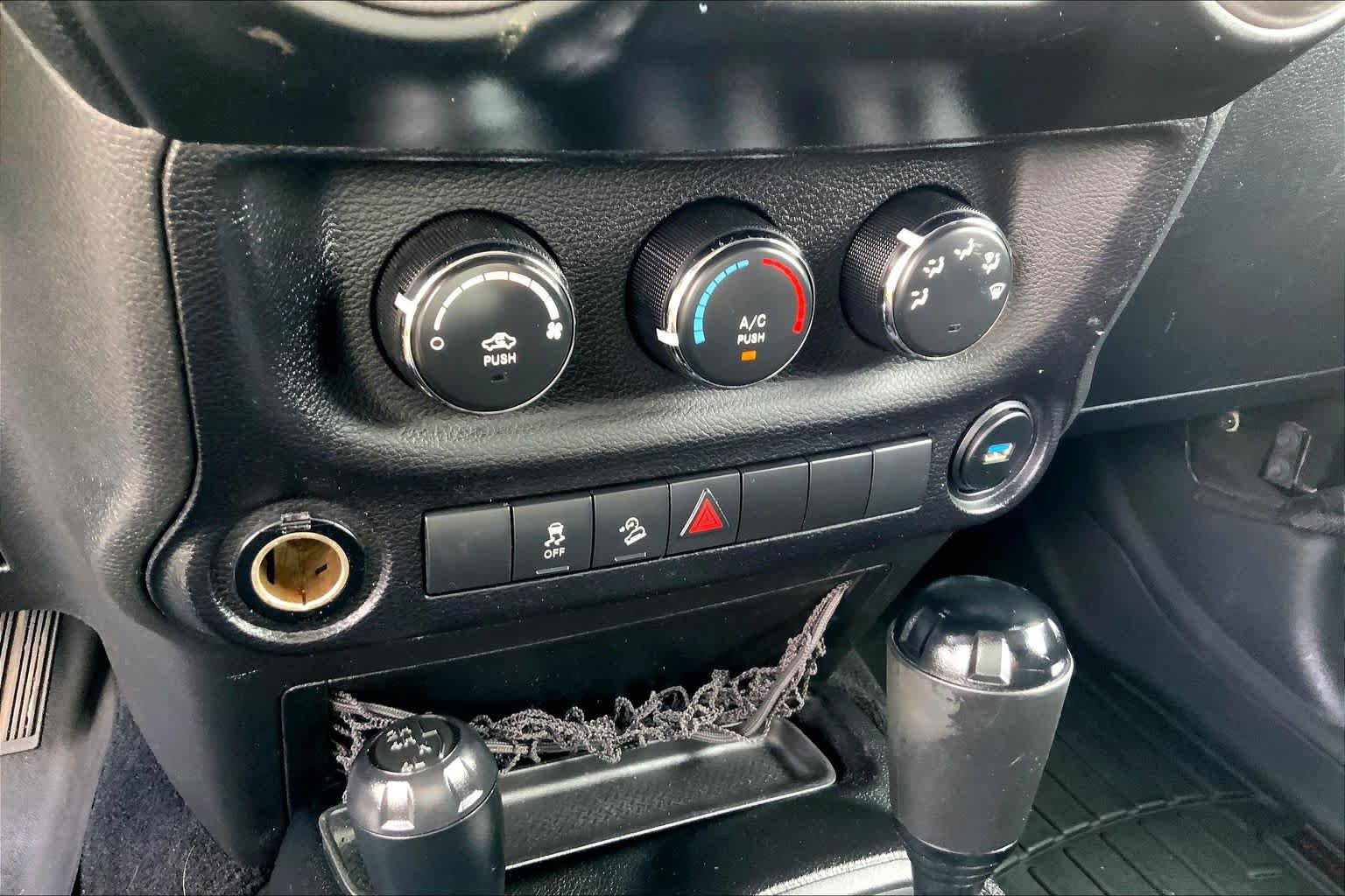 Used 2013 Jeep Wrangler Sport AWD/4WD image 28