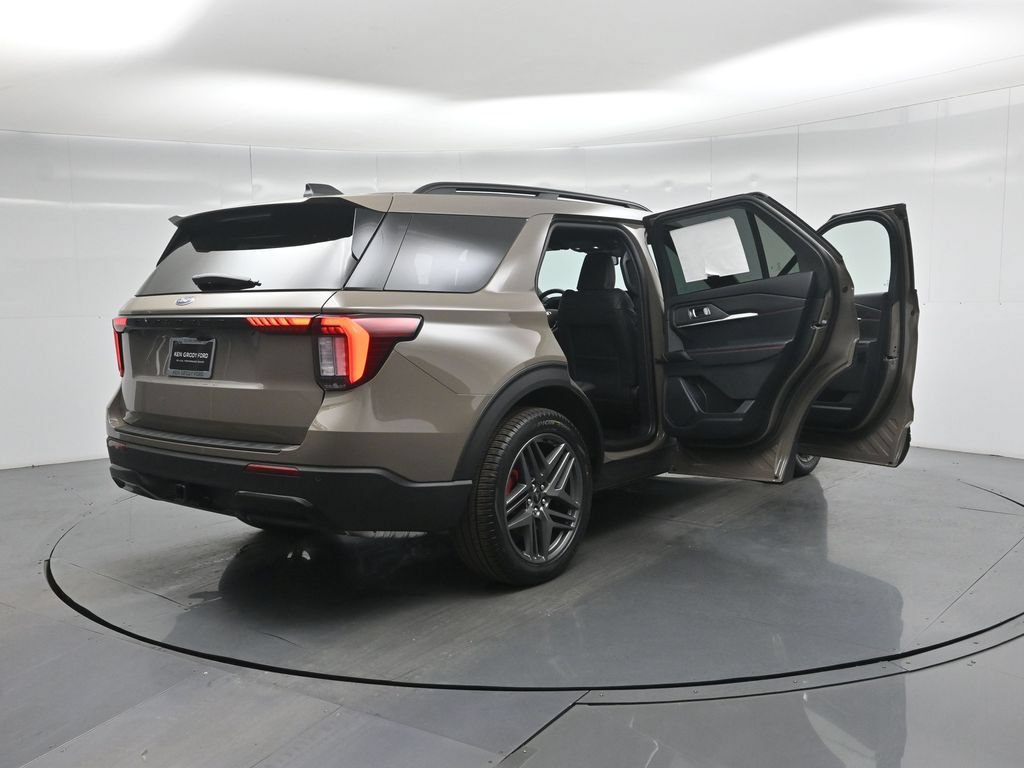 New 2026 Ford Explorer ST-Line w/ ST-Line Street Pack AWD/4WD image 5