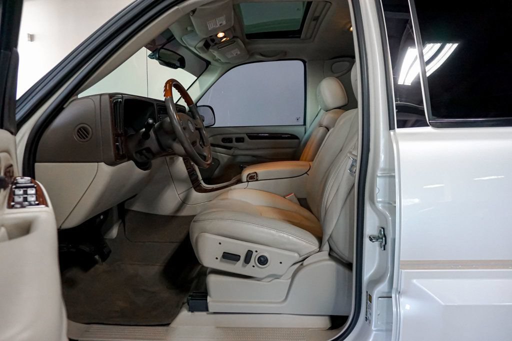 Used 2004 Cadillac Escalade EXT AWD/4WD image 8