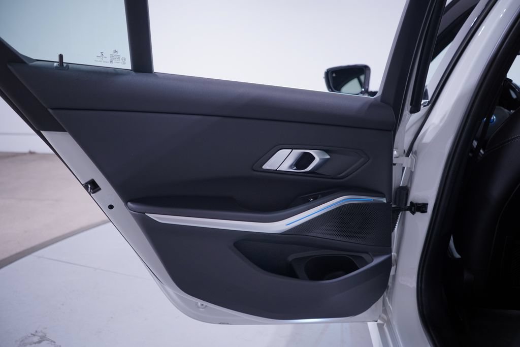 Used 2022 BMW 330e w/ Driving Assistance Package RWD image 17