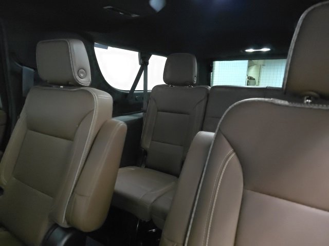 Used 2024 Chevrolet Suburban High Country image 11