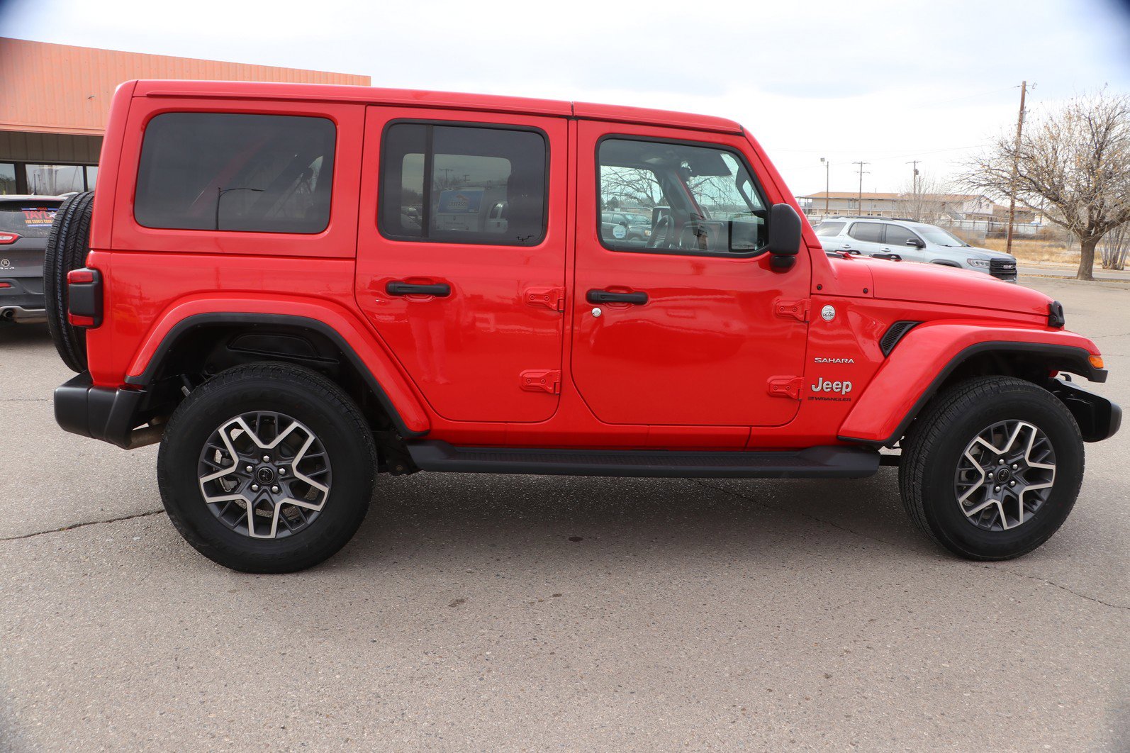Used 2024 Jeep Wrangler Sahara w/ Technology Group image 8