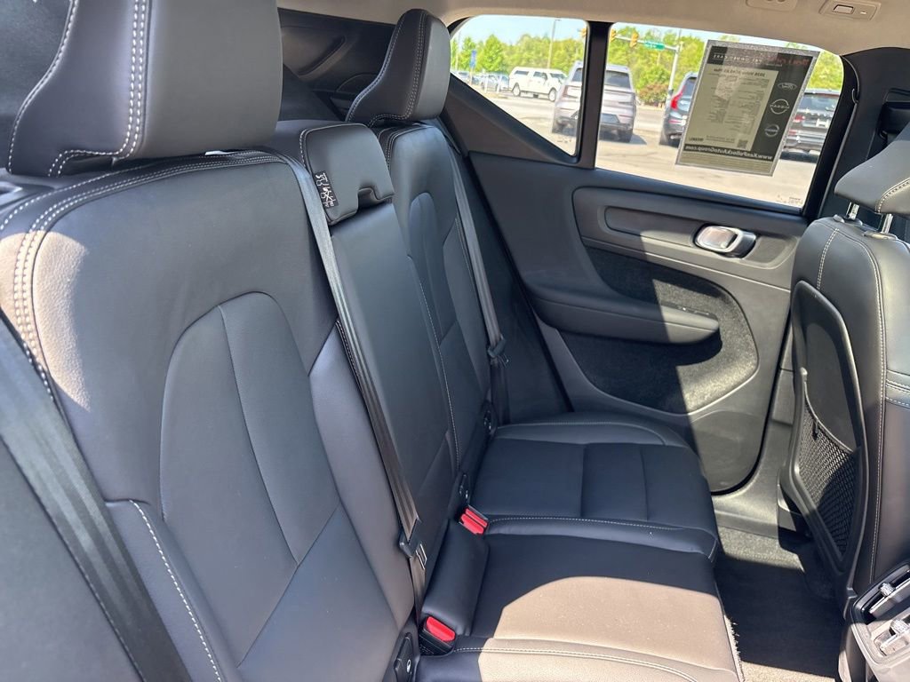 Certified 2026 Volvo XC40 B5 Plus AWD/4WD image 37
