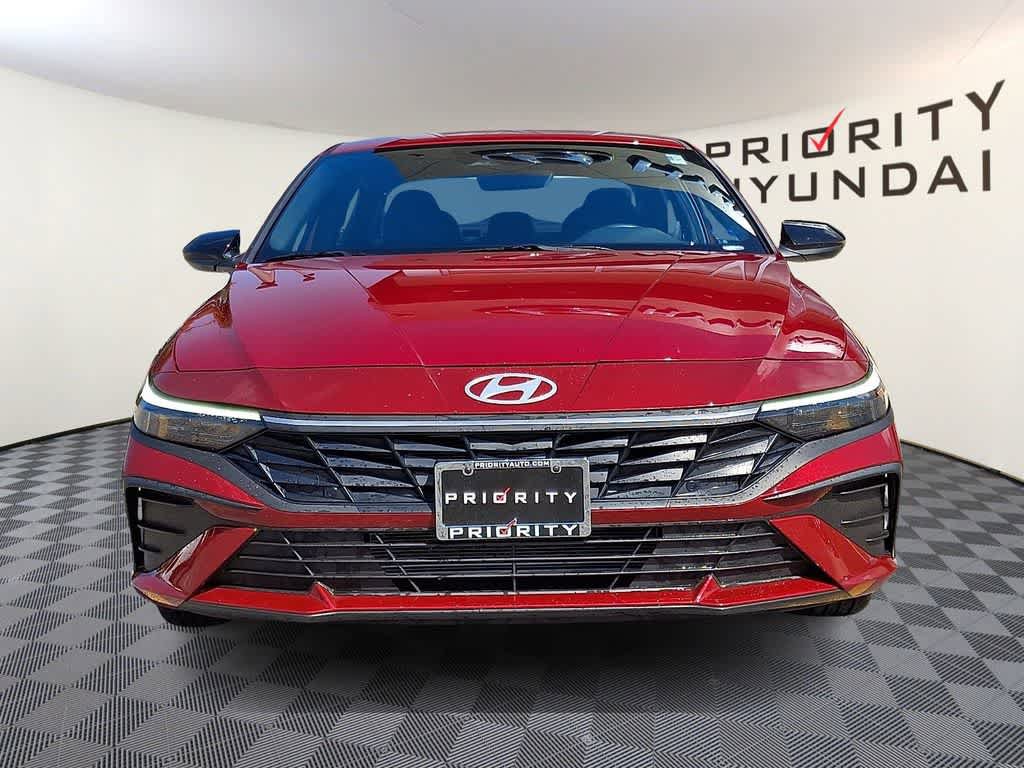 Used 2025 Hyundai Elantra Sport FWD image 2