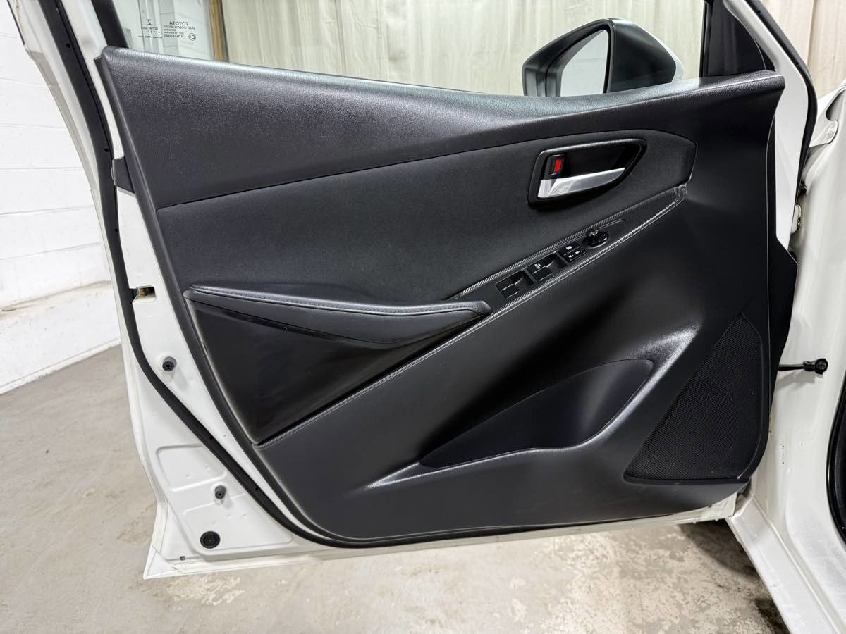 Used 2017 Toyota Yaris iA image 8