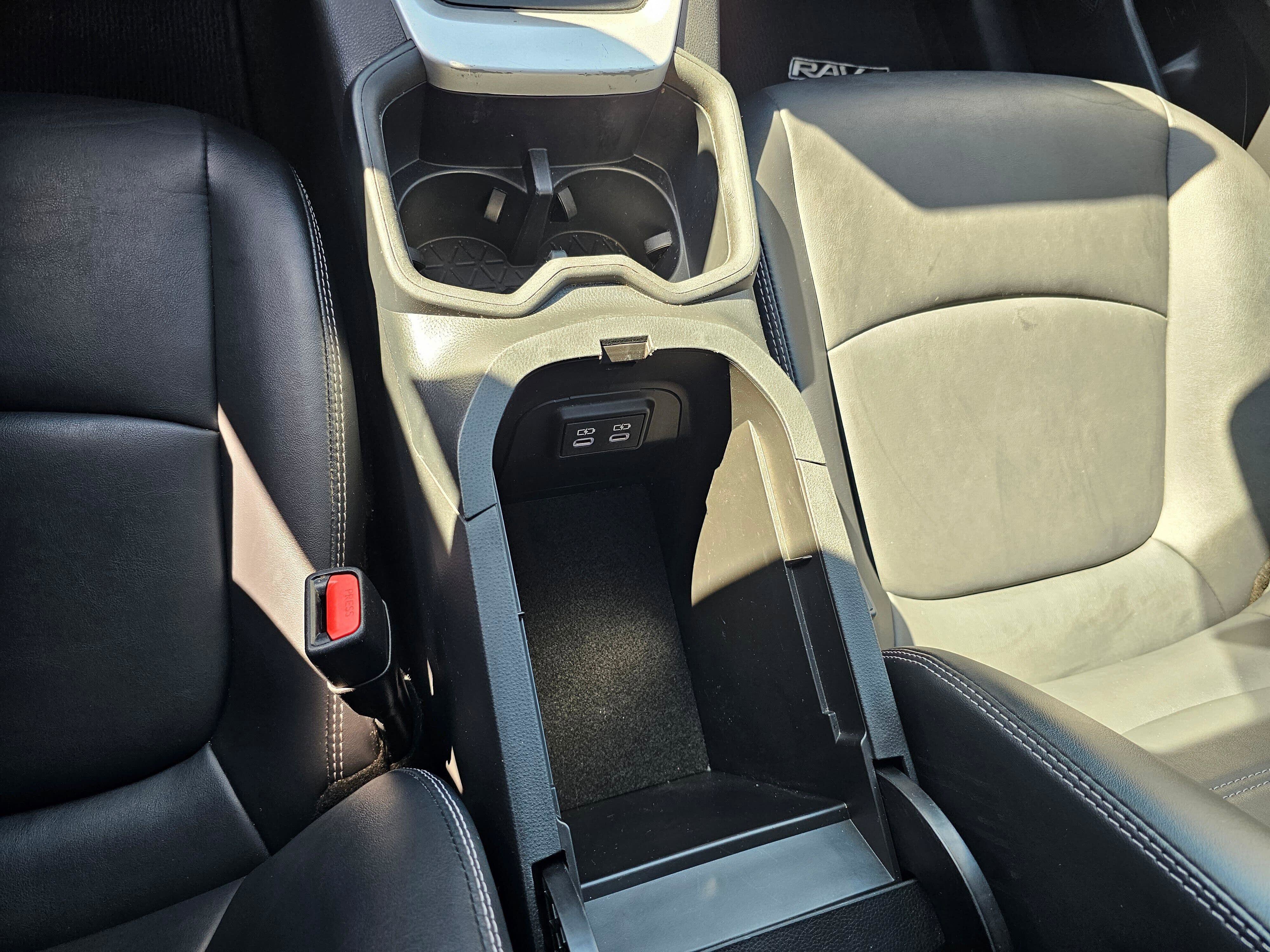 Used 2023 Toyota RAV4 XLE Premium image 30