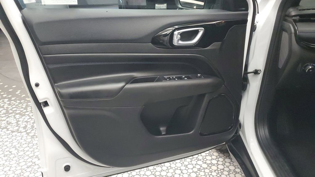 Used 2026 Jeep Compass Latitude image 19