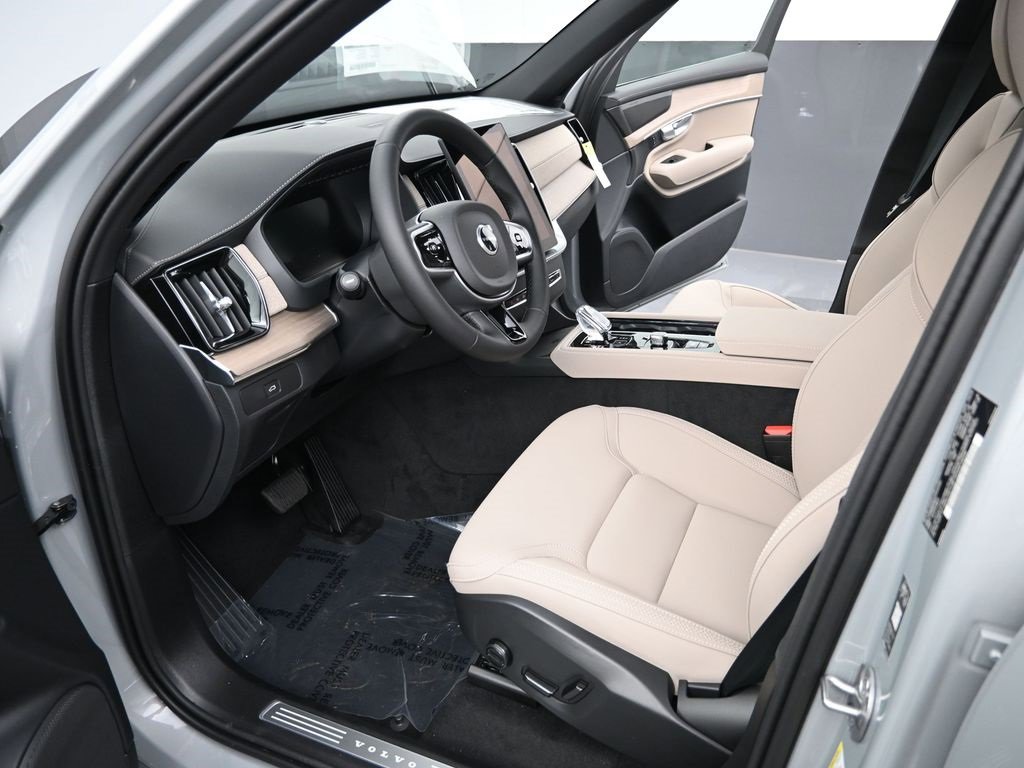 New 2026 Volvo XC90 B6 Plus w/ Protection Package Premier image 13