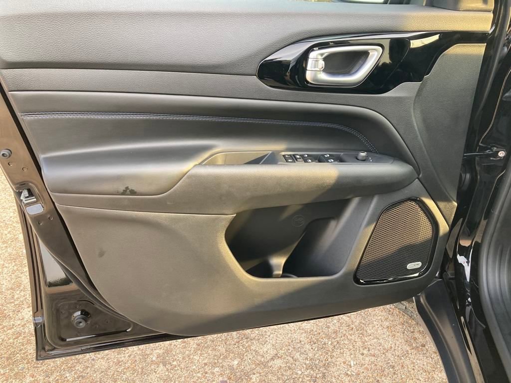 New 2025 Jeep Compass Latitude w/ Sun & Sound Group image 24