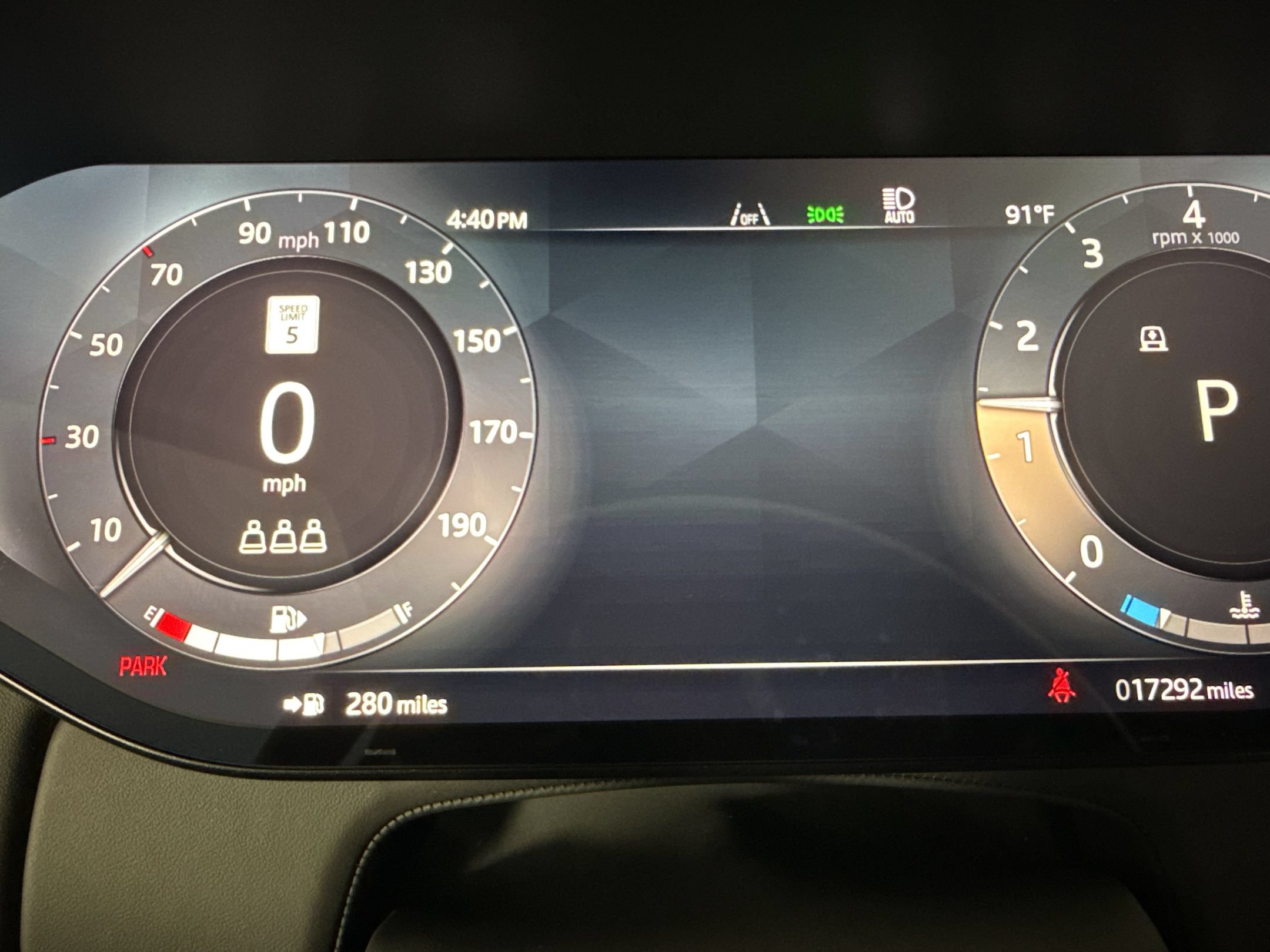 Used 2025 Land Rover Range Rover SV AWD/4WD image 18