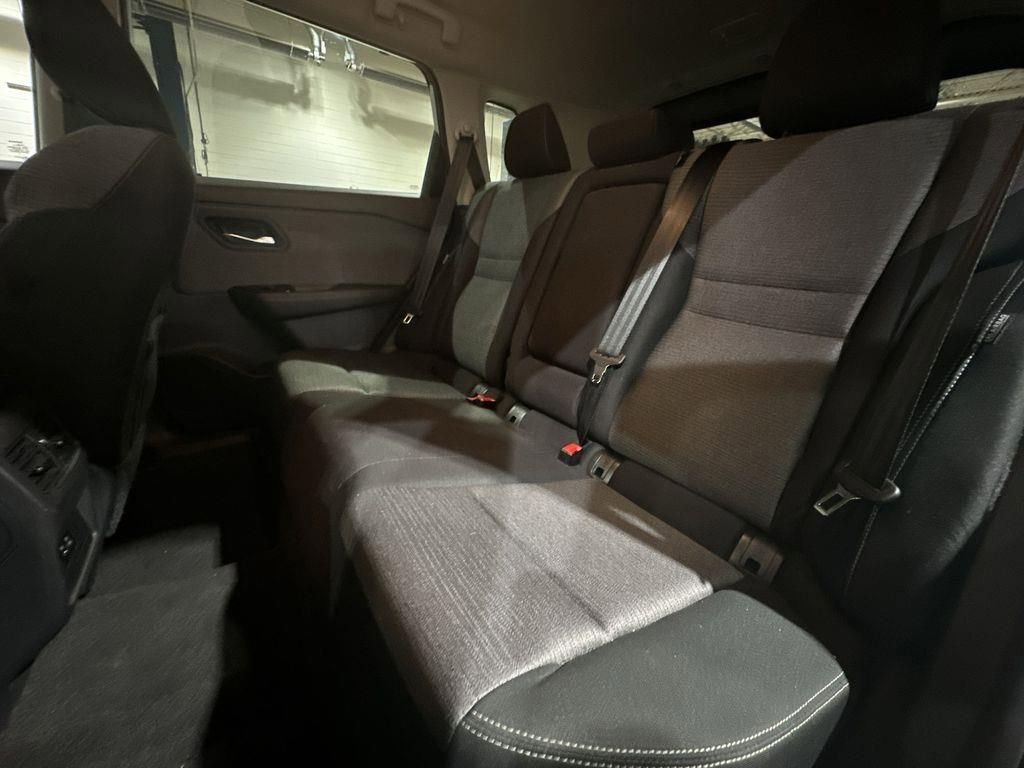 Used 2022 Nissan Rogue SV image 24