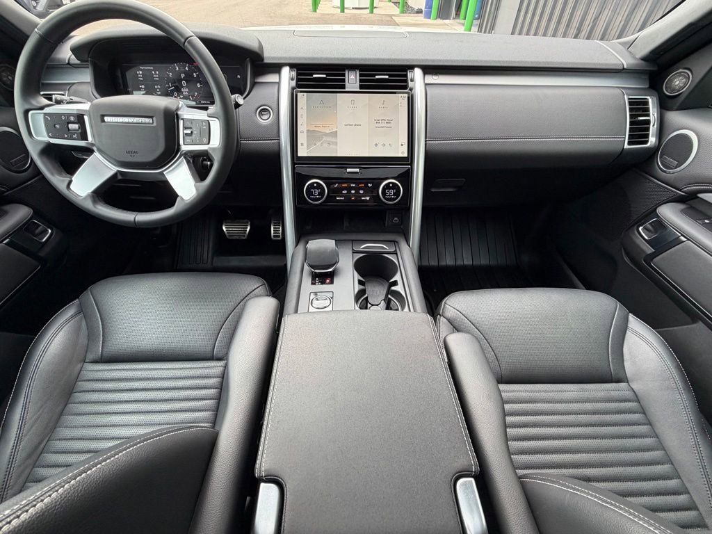 Used 2024 Land Rover Discovery Dynamic SE AWD/4WD image 12