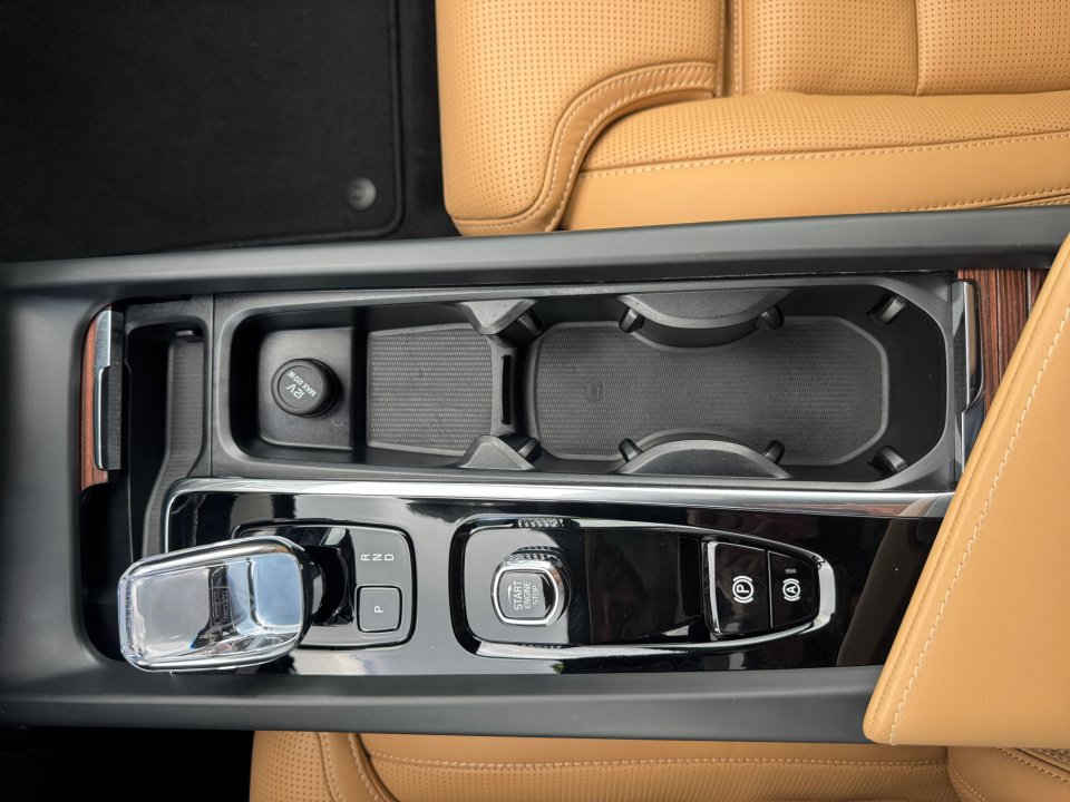 Certified 2024 Volvo XC60 B5 Ultimate AWD/4WD image 20