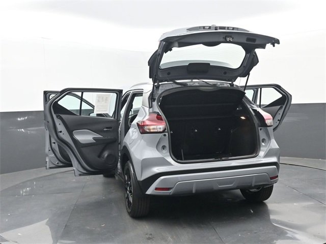 Used 2024 Nissan Kicks SR w/ SR Premium Package image 34