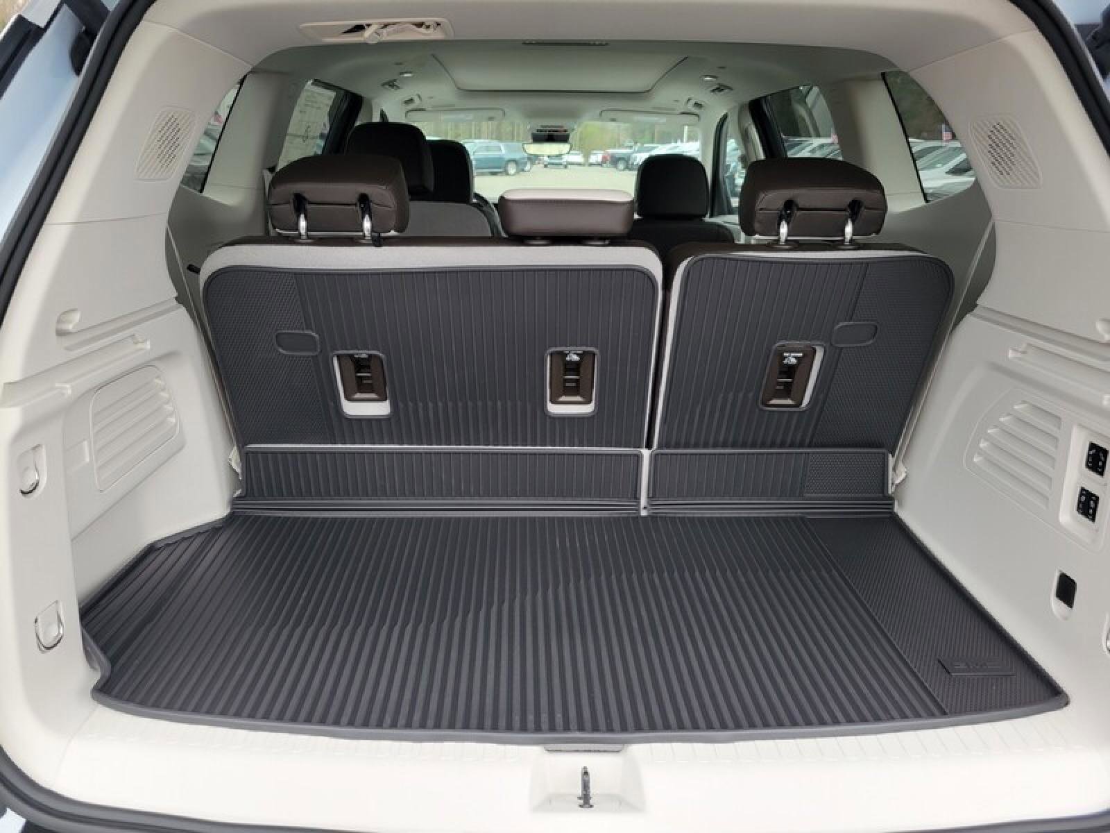 New 2026 GMC Acadia Denali w/ Super Cruise Package image 7