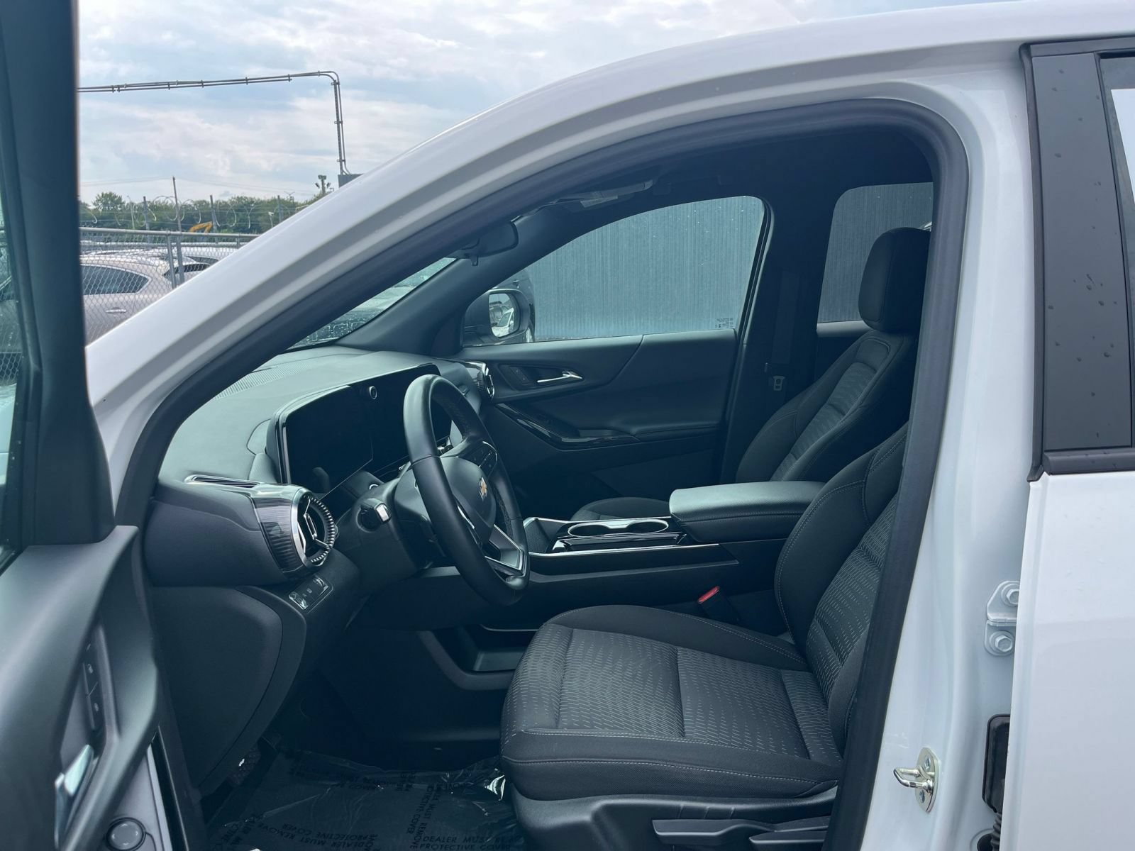 Used 2025 Chevrolet Equinox LT FWD image 27