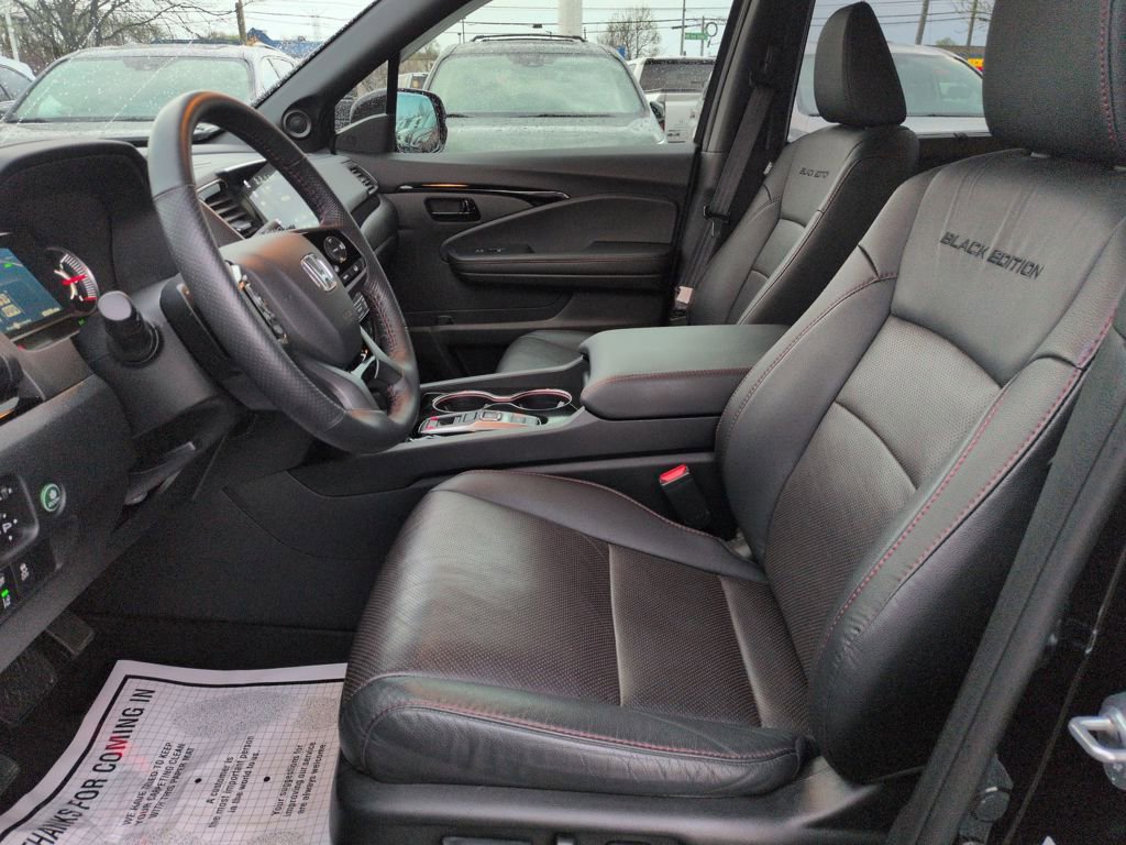 Used 2025 Honda Passport Black Edition image 9