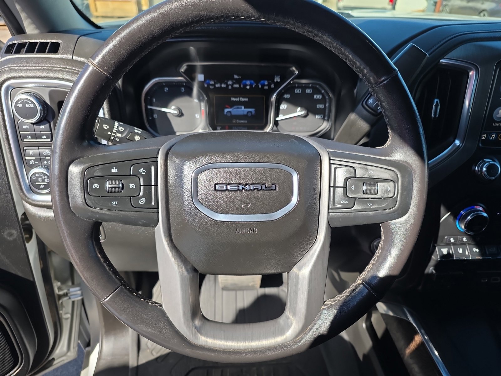 Used 2022 GMC Sierra 3500 Denali image 4