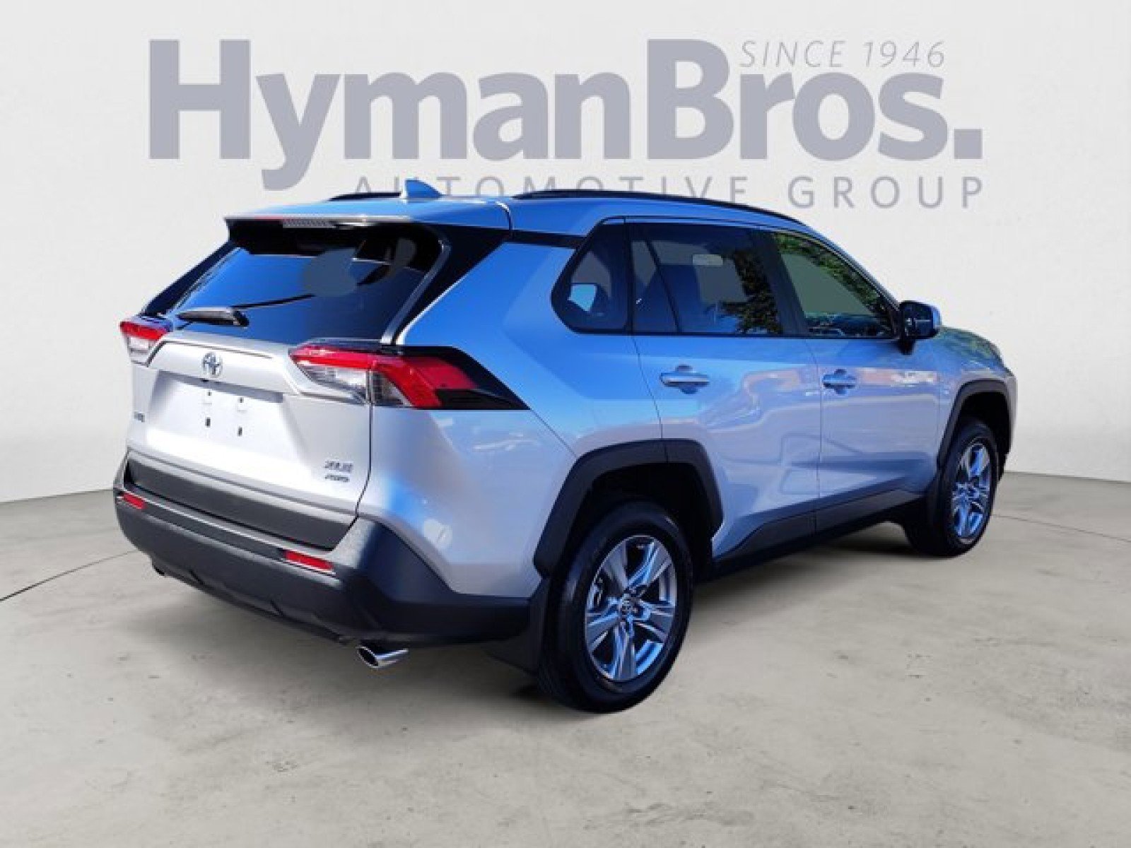 Used 2024 Toyota RAV4 XLE w/ Convenience Package image 3