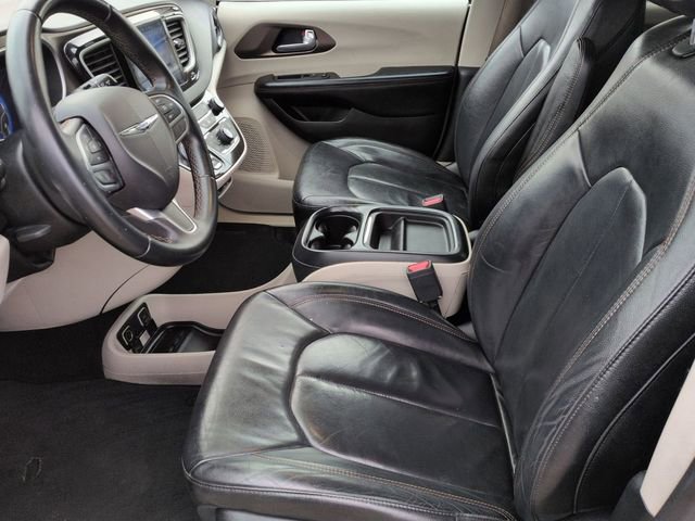 Used 2017 Chrysler Pacifica Touring-L w/ Tire & Wheel Group image 12