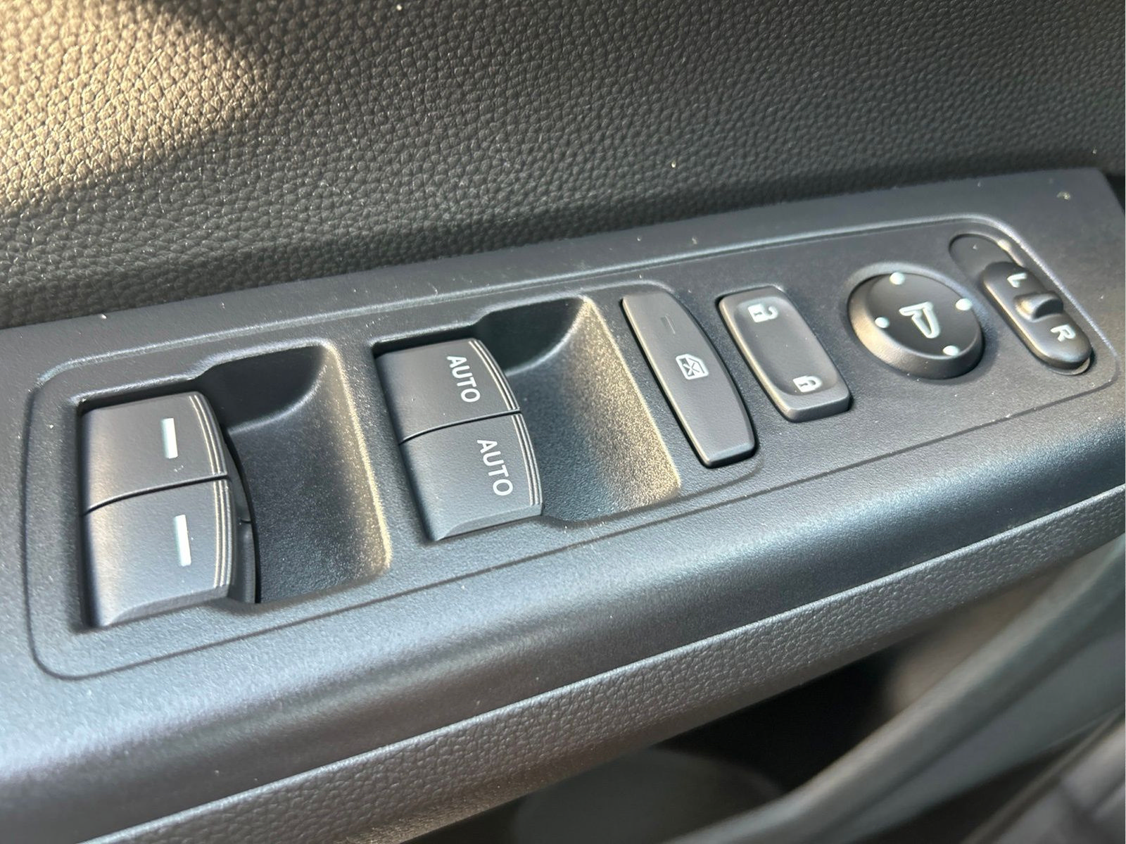 Used 2025 Honda CR-V EX image 24