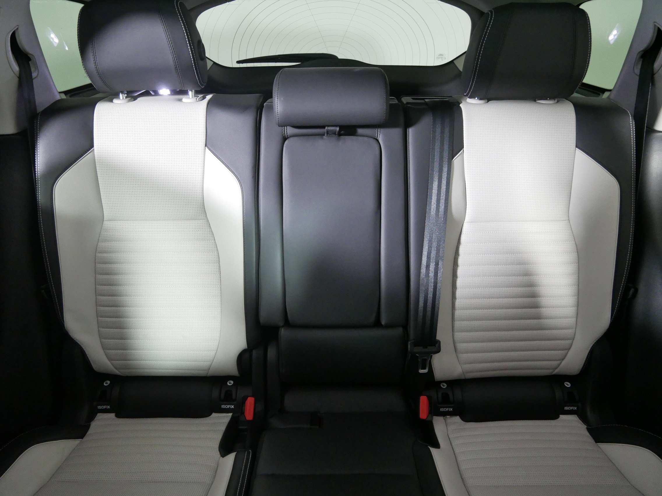 Used 2022 Land Rover Discovery Sport SE R-Dynamic image 13