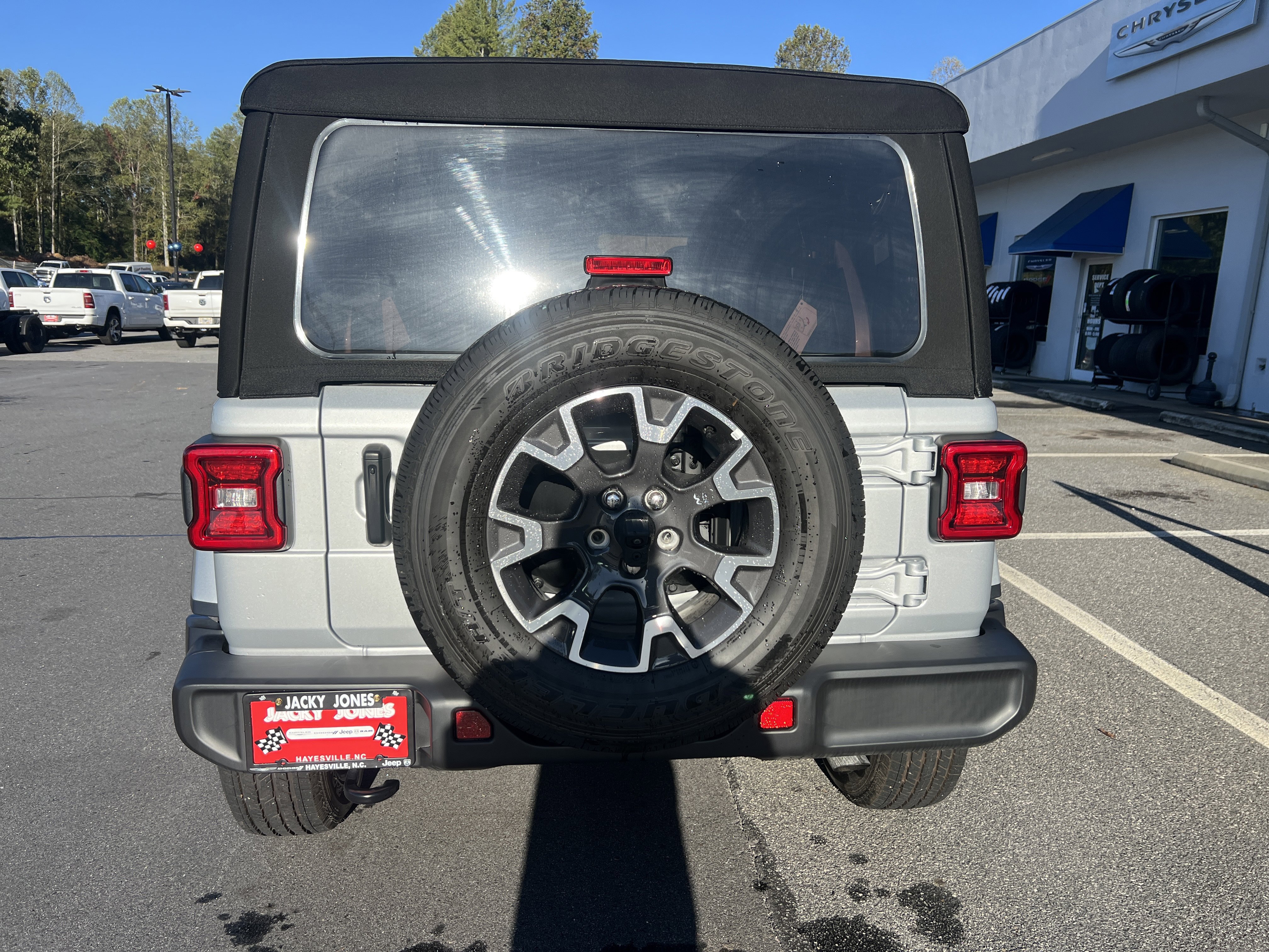 Used 2024 Jeep Wrangler Sahara image 2