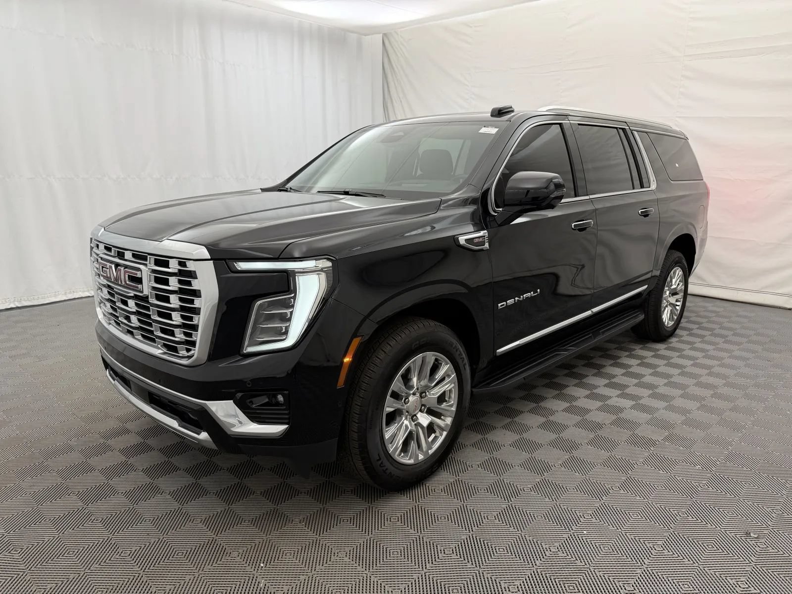 Used 2025 GMC Yukon XL Denali AWD/4WD image 2