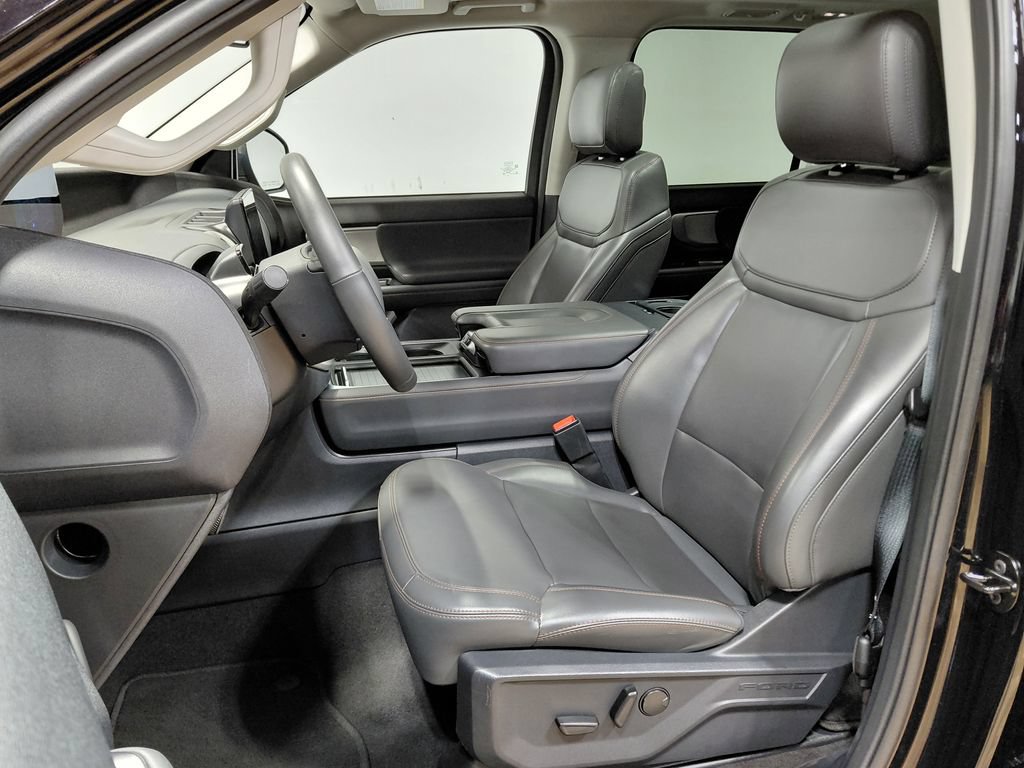 Certified 2025 Ford Expedition Active AWD/4WD image 5