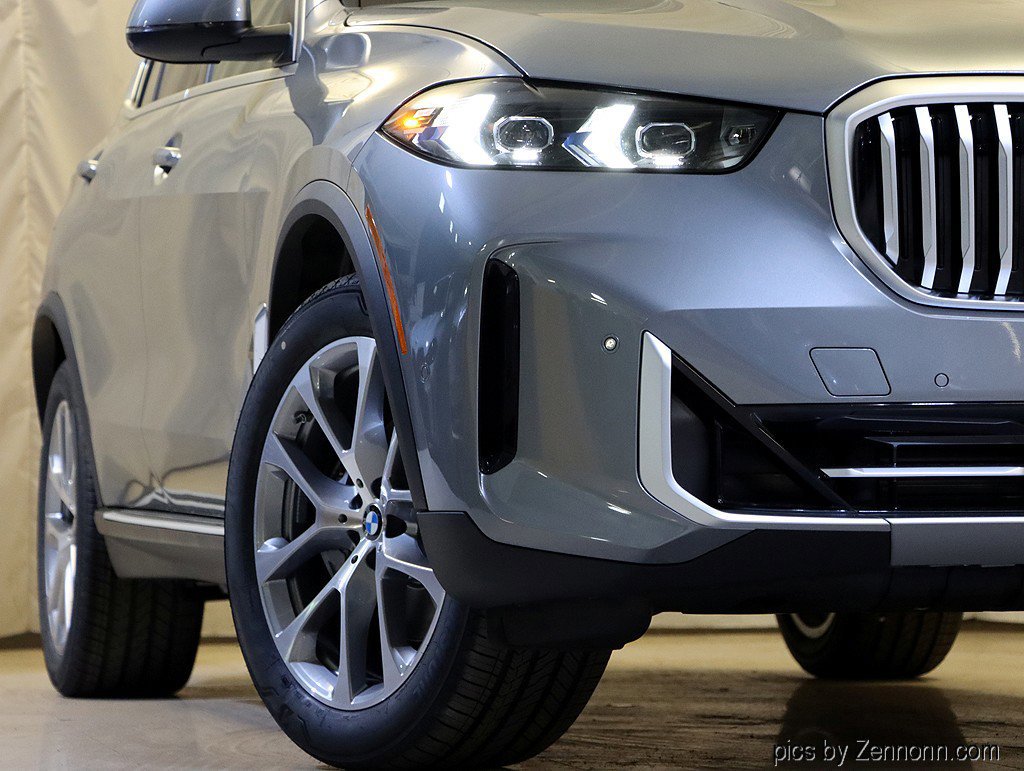 Used 2026 BMW X5 xDrive40i w/ Climate Comfort Package image 3