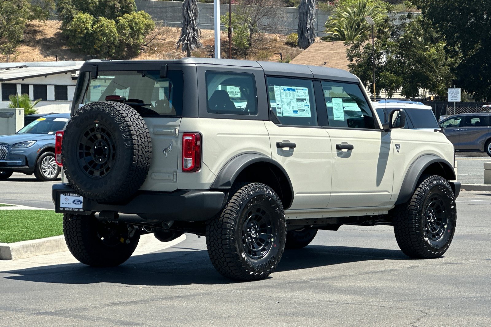 New 2026 Ford Bronco 4-Door w/ Sasquatch Package AWD/4WD image 3