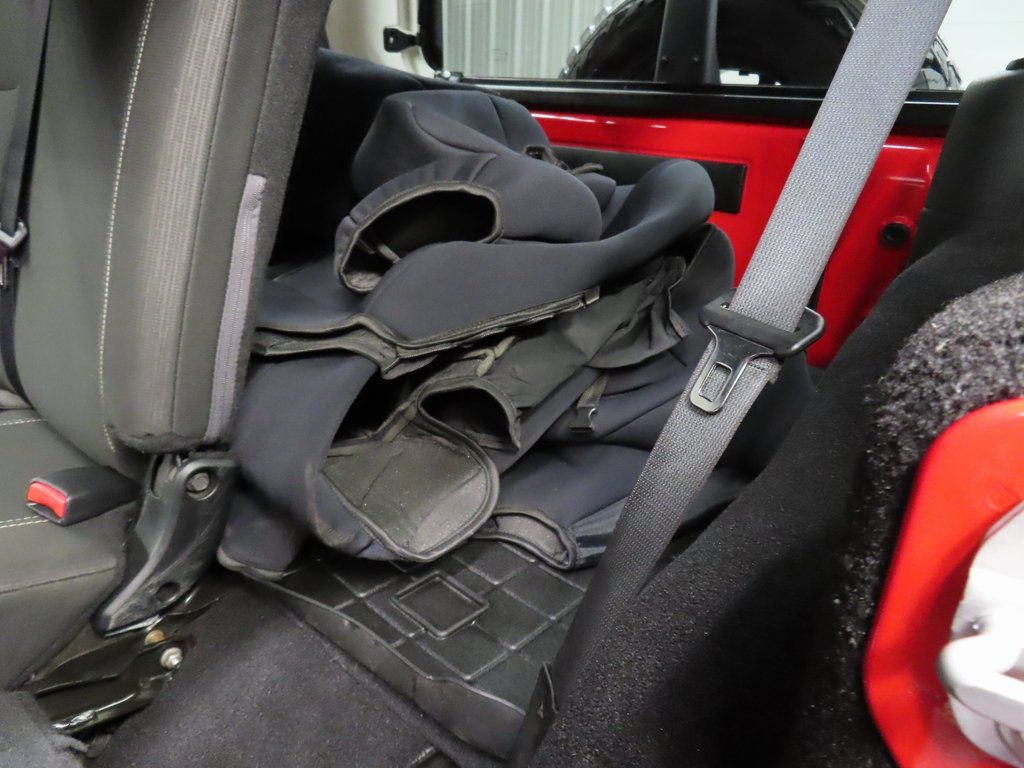 Used 2017 Jeep Wrangler Unlimited Sahara w/ Connectivity Group image 12