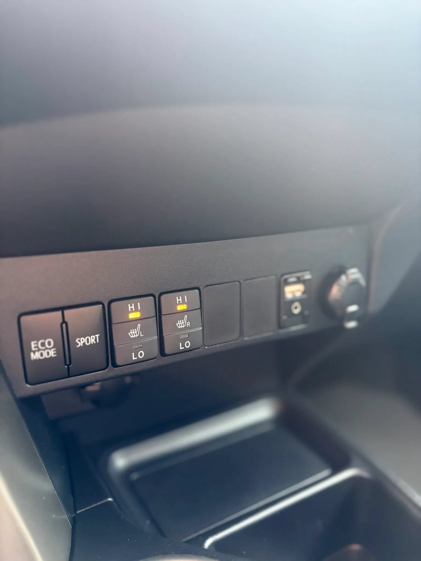 Used 2015 Toyota RAV4 Limited w/ Outdoor Package FWD image 18